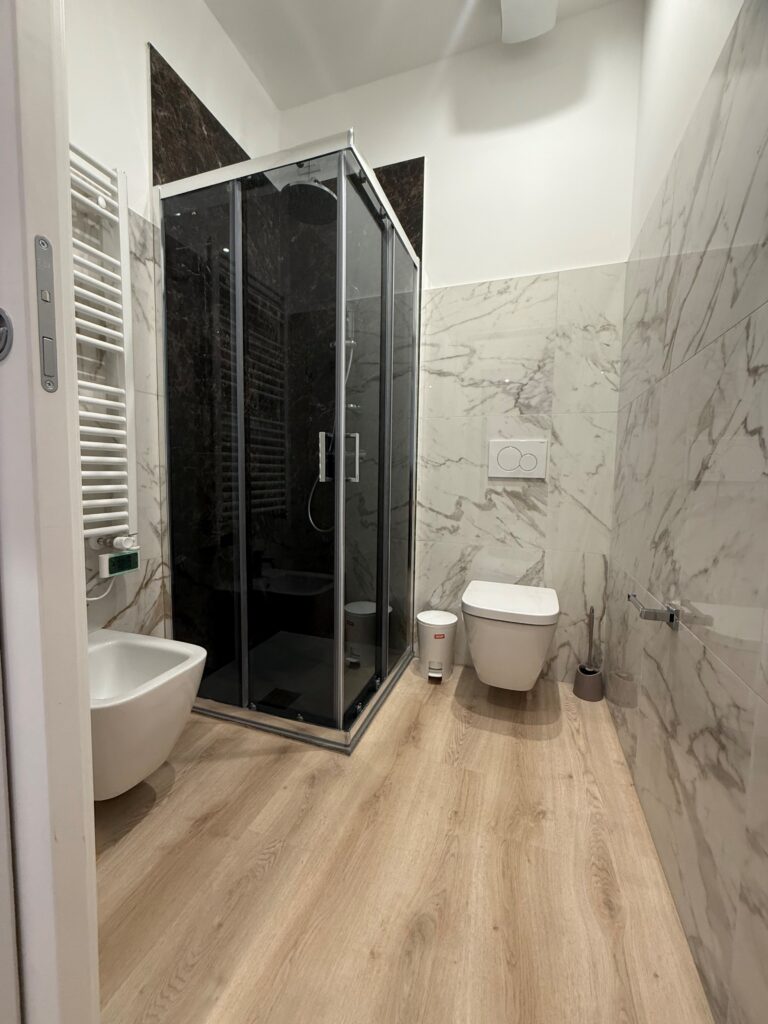 Bagno Monolocale - Vista Doccia